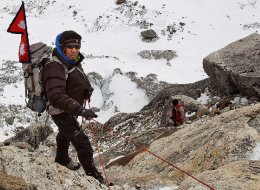 Apa Sherpa (Апа Шерпа) в горах Непала на пути к Тшо Ролпа, ледниковому озеру